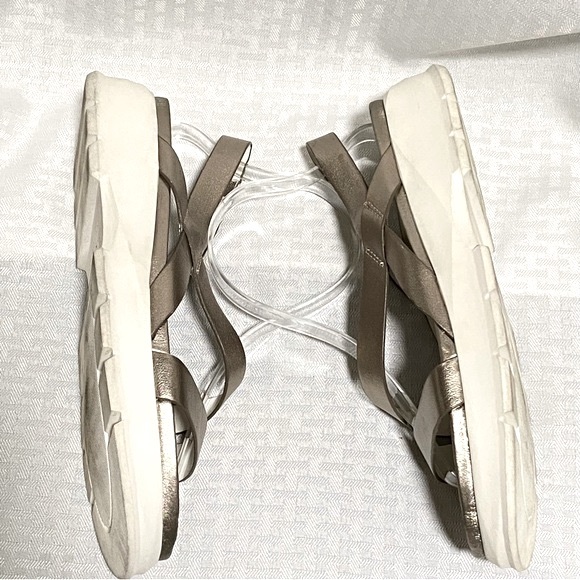 NATURALIZER JUBALEE METALLIC SANDALS - Picture 6 of 11